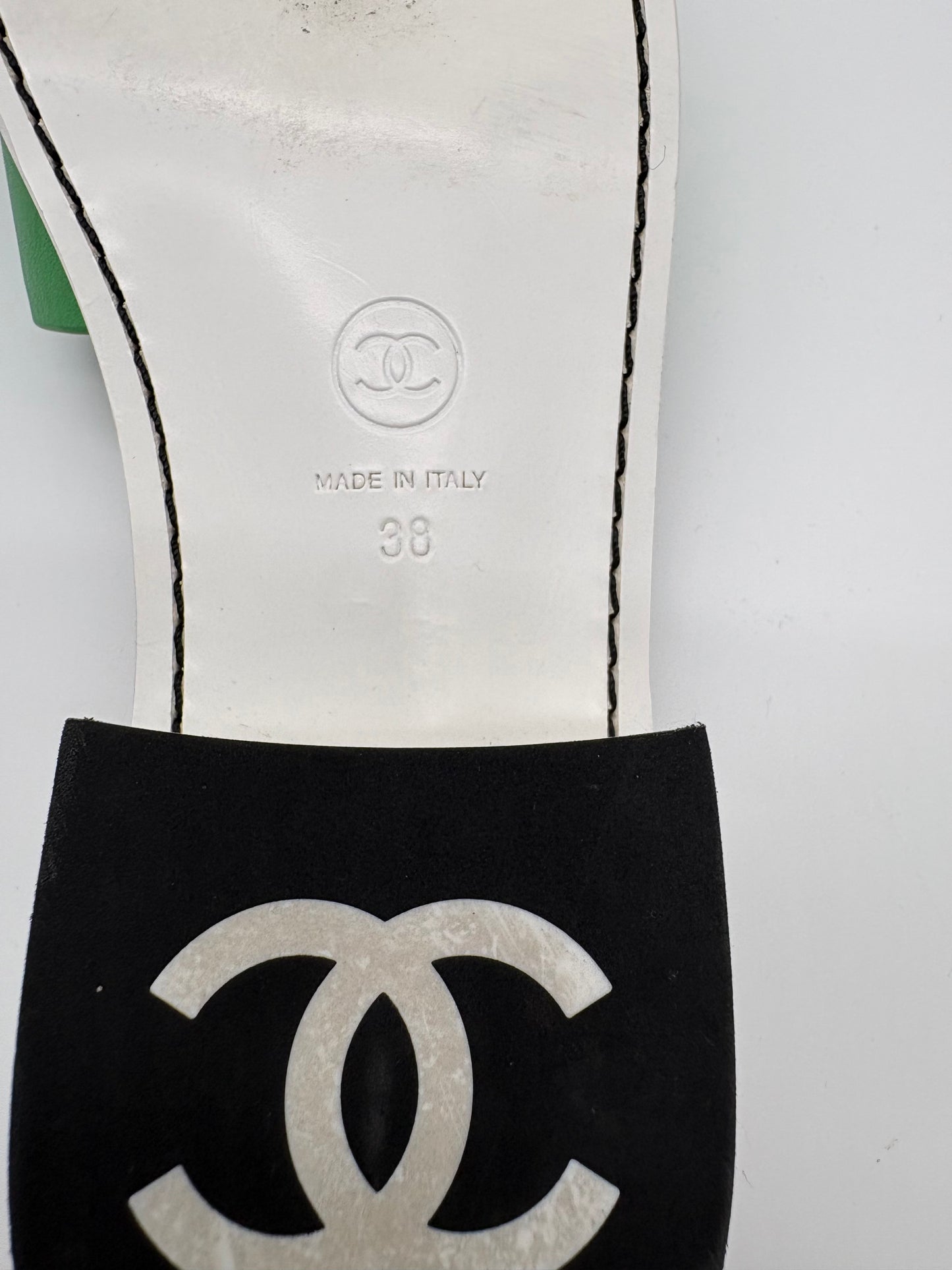 Chanel 22s Green Calfskin Leather White CC Mules slides Sandal Heel EU38