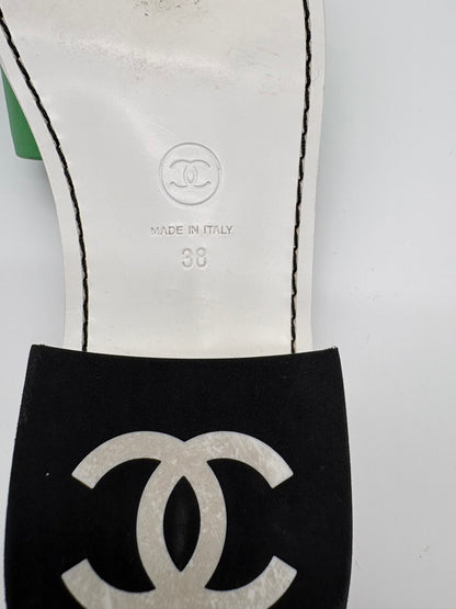 Chanel 22s Green Calfskin Leather White CC Mules slides Sandal Heel EU38