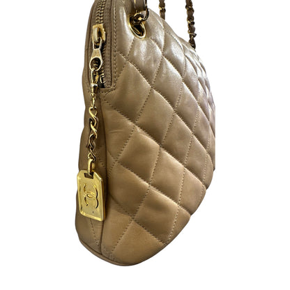 Vintage Chanel Beige Quilted Lambskin shoulder bag with Gold Hardware