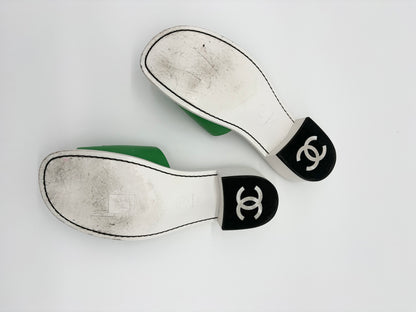 Chanel 22s Green Calfskin Leather White CC Mules slides Sandal Heel EU38