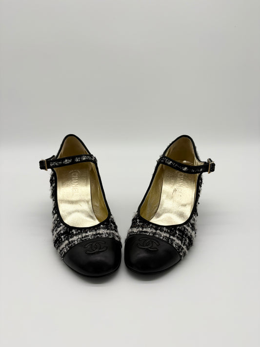 Chanel Black / White Tweed Cap Toe Mary Jane Pumps