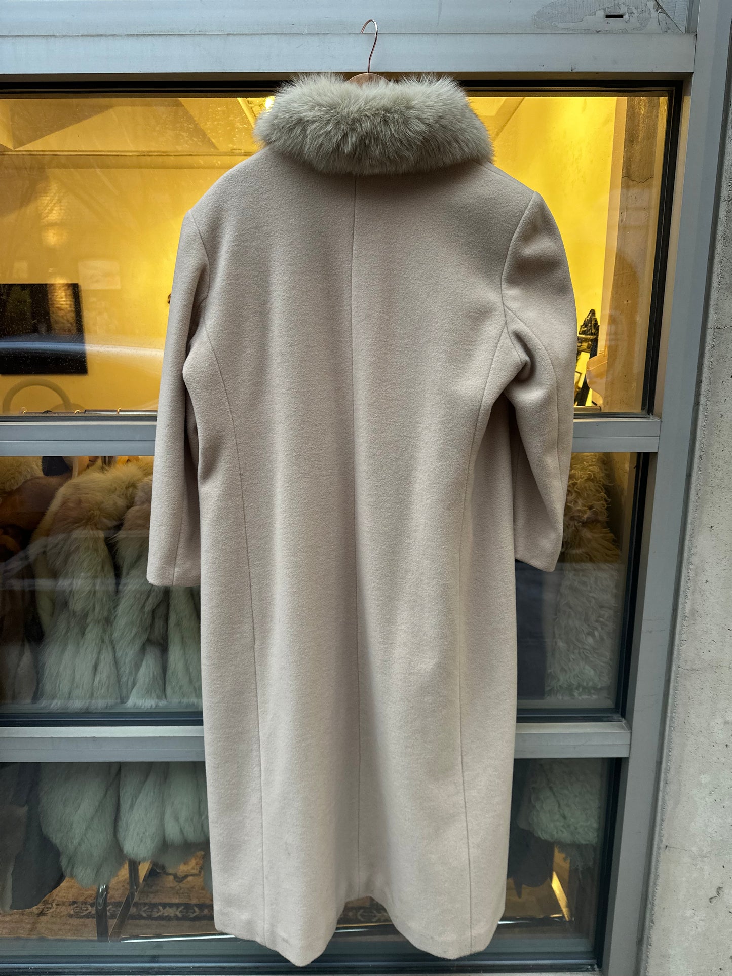Beige Wool with fox fur collar