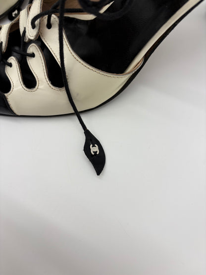 Vintage Chanel Two Tone Black And White Lace Up Spectator Pumps