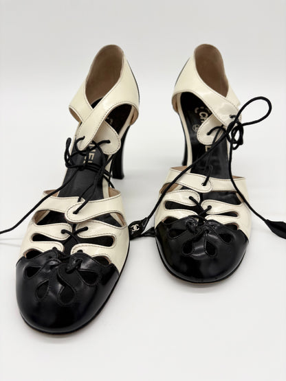 Vintage Chanel Two Tone Black And White Lace Up Spectator Pumps