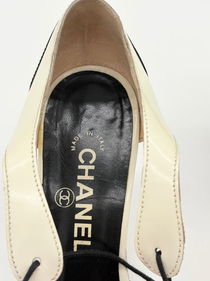 Vintage Chanel Two Tone Black And White Lace Up Spectator Pumps