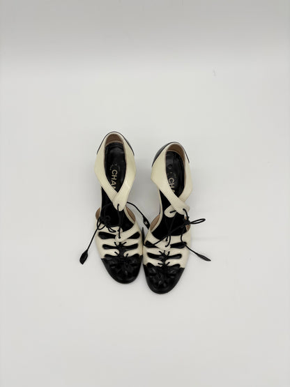 Vintage Chanel Two Tone Black And White Lace Up Spectator Pumps