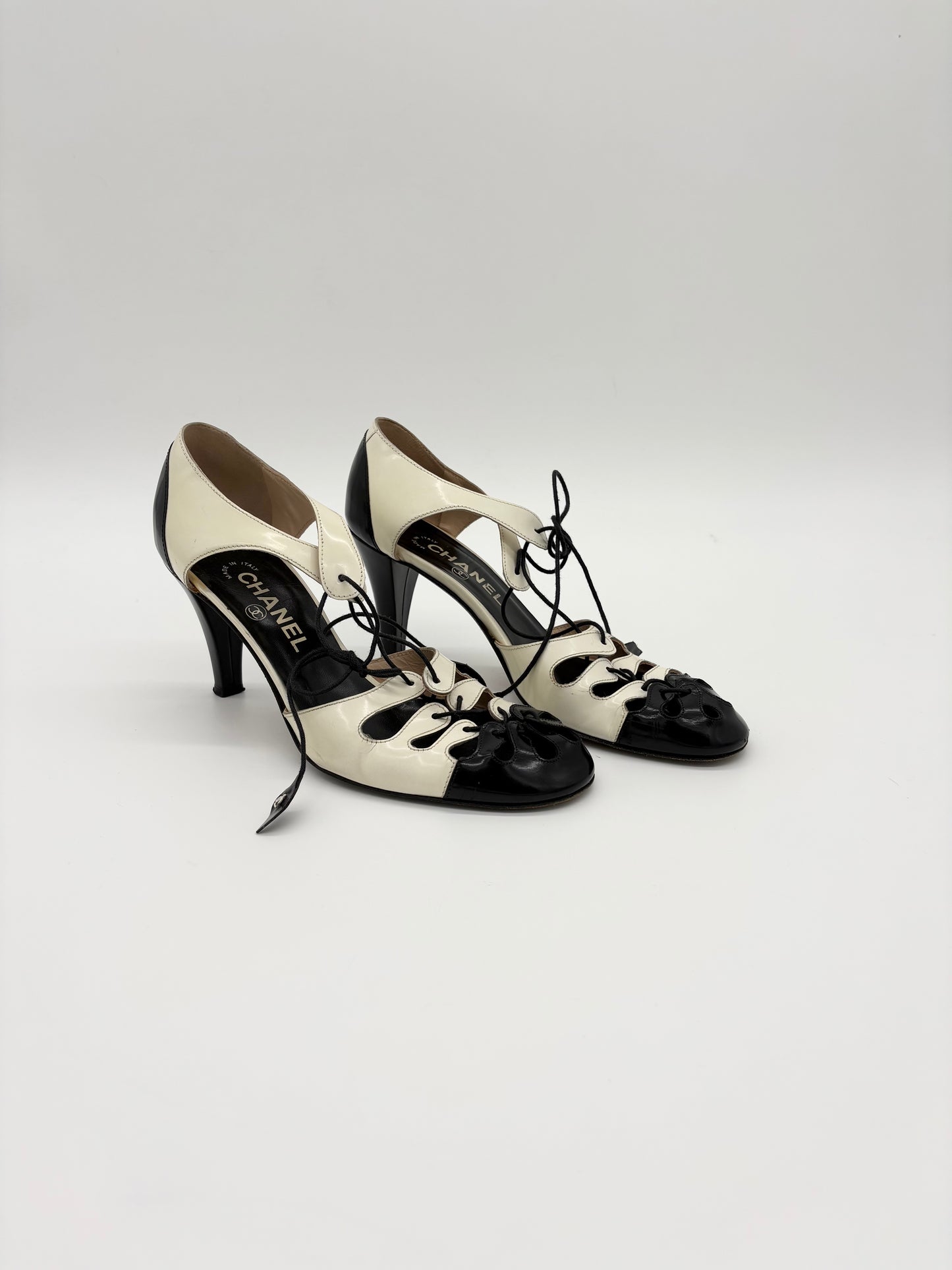 Vintage Chanel Two Tone Black And White Lace Up Spectator Pumps