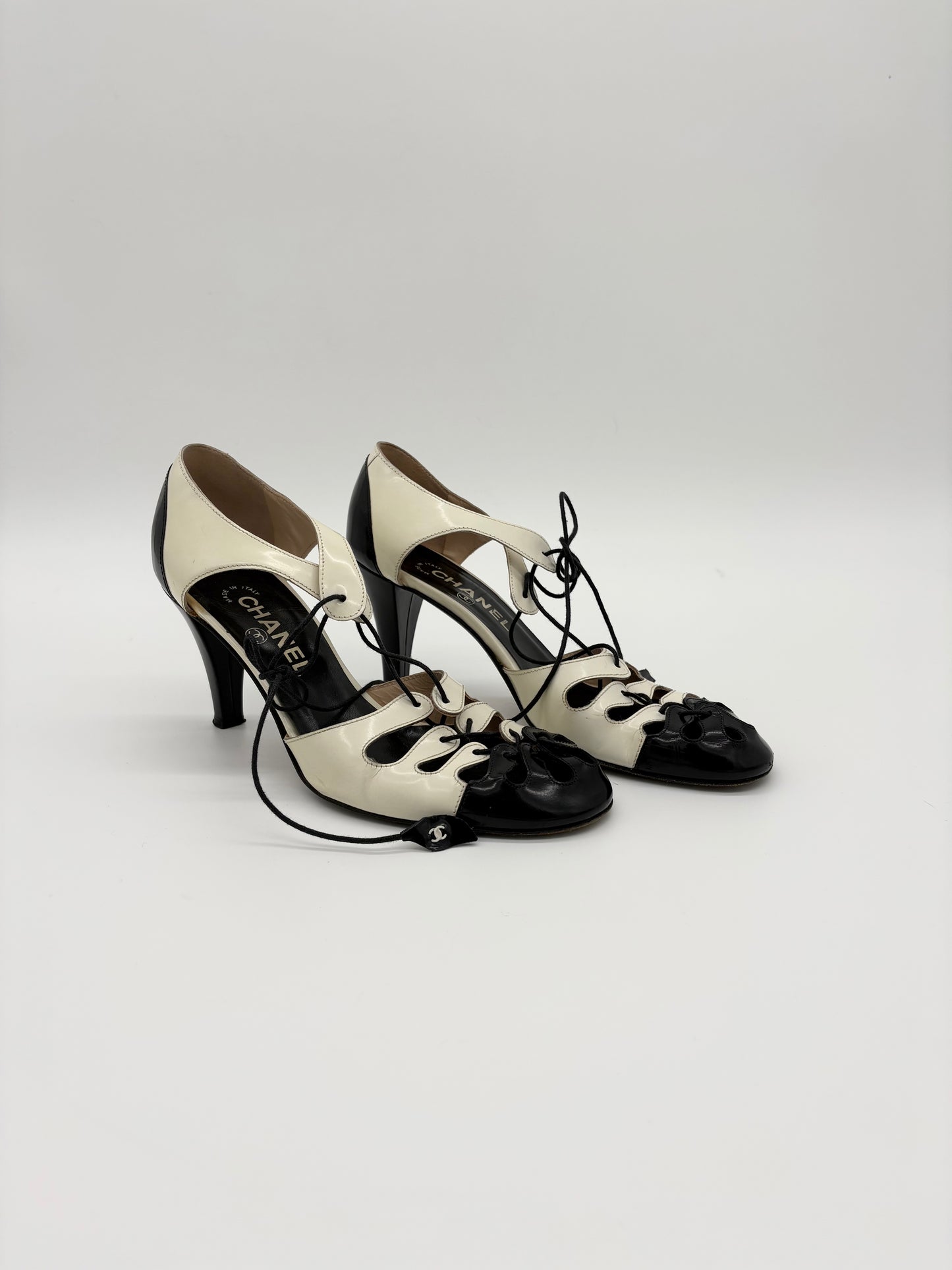 Vintage Chanel Two Tone Black And White Lace Up Spectator Pumps