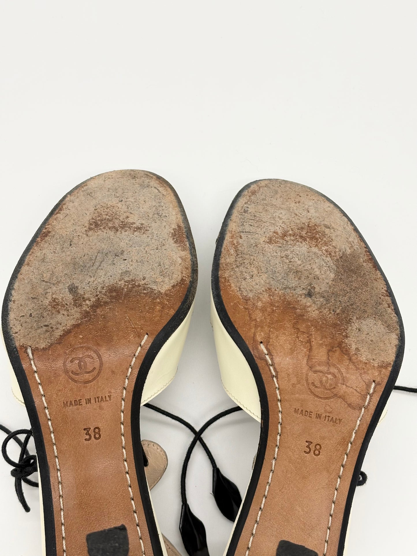 Vintage Chanel Two Tone Black And White Lace Up Spectator Pumps
