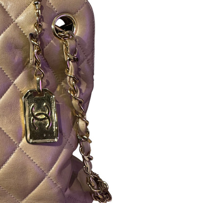 Vintage Chanel Beige Quilted Lambskin shoulder bag with Gold Hardware